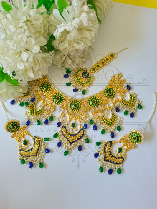 KUNDAN WHITE & GREEN NACKLES